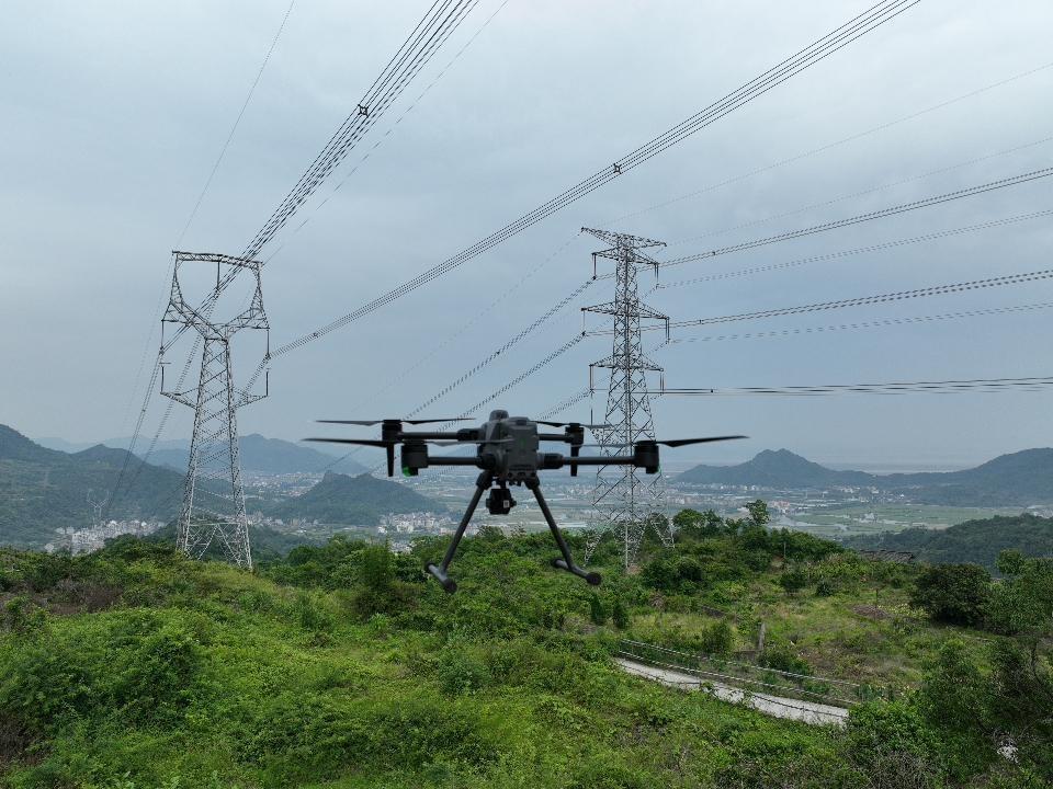 无人机电力巡检隐患无死角(图1)